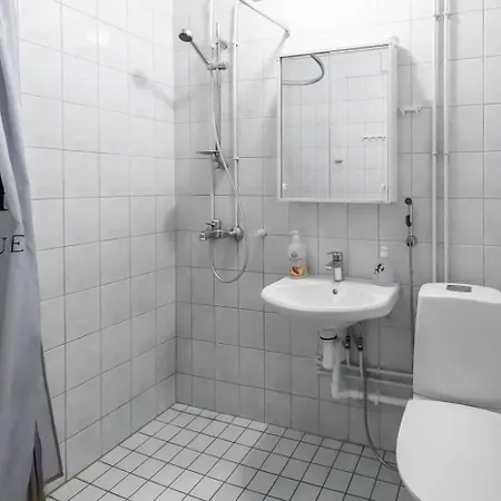 Spacious One-bedroom Near Downtown Апартаменты *