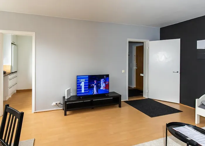 Spacious One-bedroom Near Downtown Апартаменты